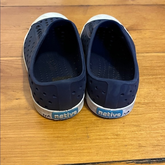 NATIVE Jefferson Sugarlite Slip On Shoes Navy White Unisex Size 9 - Picture 4 of 7